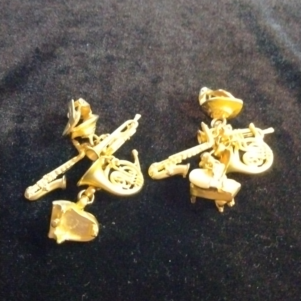 Vintage Blanca clip-on gold tone musical instruments